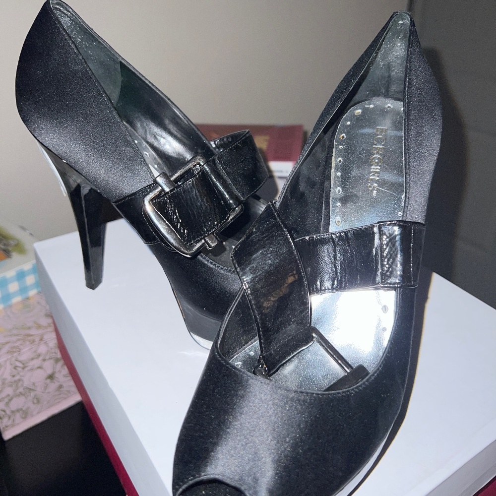 BCBG Buckle Heel- Never Worn